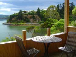 Balcony-with-table